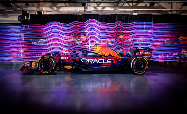 Red Bull показал болид в красном камуфляже для Гран При Великобритании